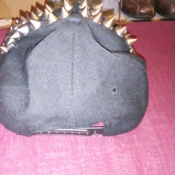 Men's Cap - Picture 5 of 5